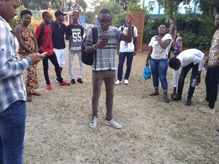 clccfg's tweet photo. Le slam en plein air était au coeur de #Florilege avec le club #JARTICULE partout et pour tous. @CamaraAmyna @conakrylivre @CCFGConakry @Teliwel @AppolinaireLam3 @Naturelprincess @Cochranovich @zubmira @sansyk @laminegazza @bethiomoca https://t.co/9FY4AcSKBq