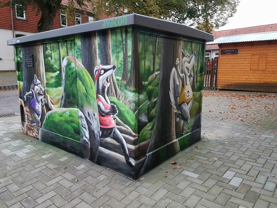 CoraLandshuter's tweet photo. Das #Wettrennen der #Tiere startet jetzt offiziell in #Kaierde Flecken #Delligsen am örtlichen #Kindergarten #Trafokunst https://t.co/bJdyCVrIFb