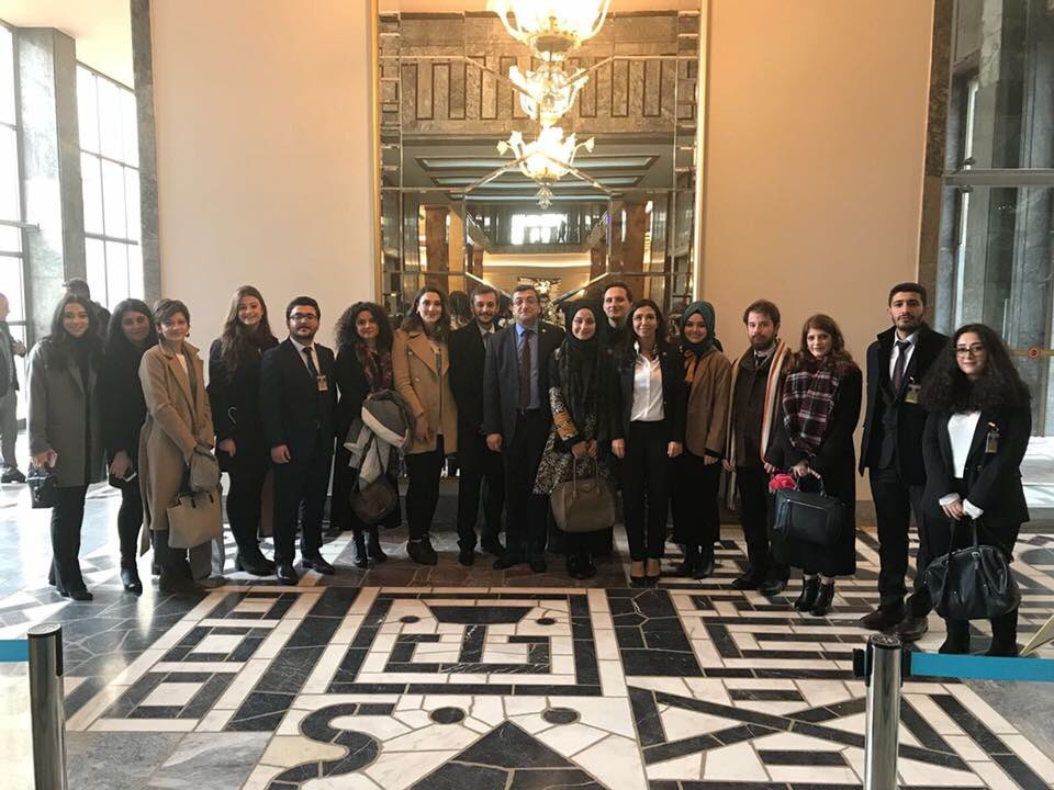 Bugün #TBMM'de #İstanbulAydınÜniversitesi Öğrencileriyle buluştuk. Gençlerimizin geleceğe dair fikirlerini dinledik. 
İnandıkları yoldan vazgeçmemeleri konusunda önerilerimizi ilettik.Ülkemizin #ATATÜRK İlke ve İnkilaplarına sahip çıkan fikri hür gençlerimize ihtiyacımız var.