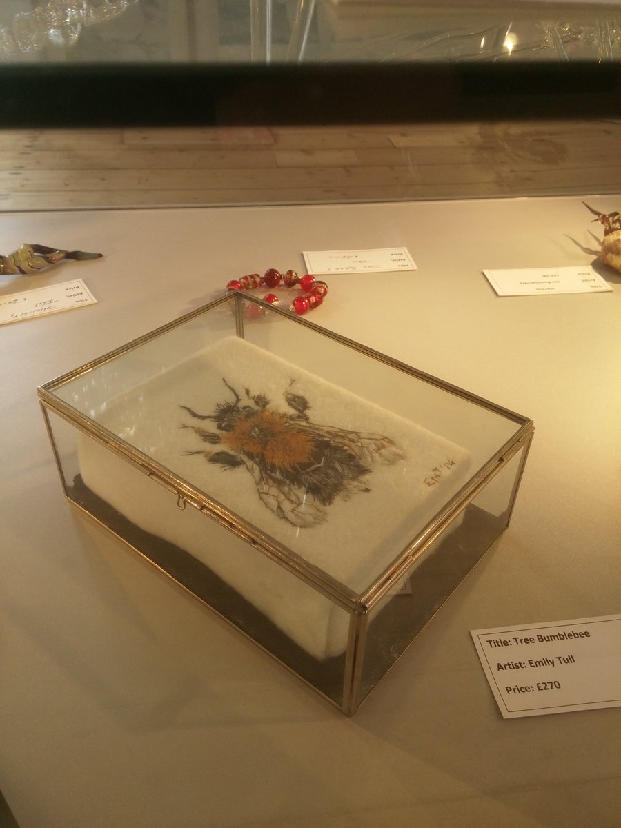 EclecArt's tweet photo. keep an eye out amongst the glass for one of @houdiniem #threadpaintings #Bee #savethebees #gallery #Margate #margateoldtown #Thanet #Kent #originalart #buyart #giftideas #shoplocal #supportsmallbusiness #shopindependent #textileart #handstitched https://t.co/xq4fwqV8t3