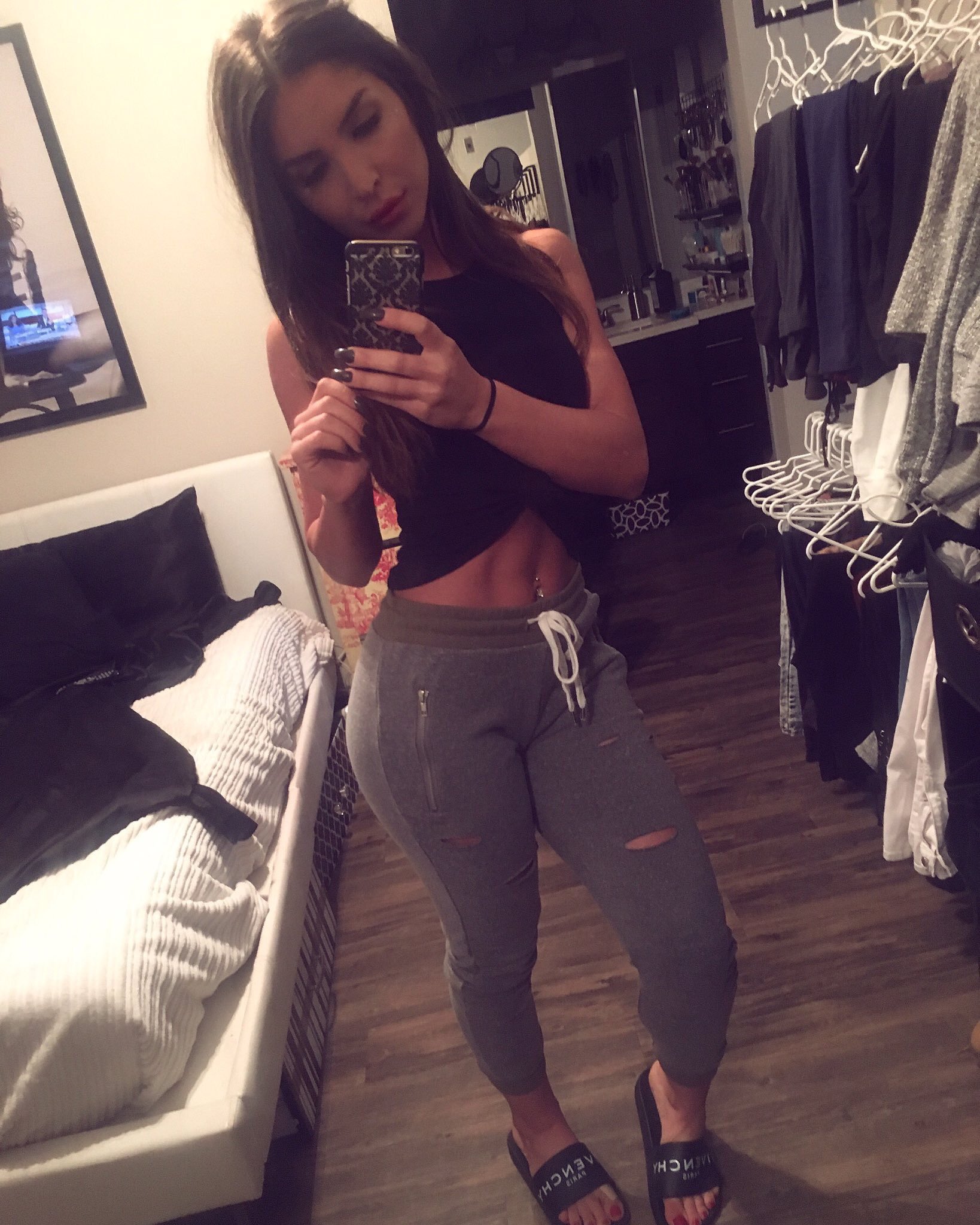 Giselle Leon worship on X: Everyone needs to understand to be a sub you  dont need to be rich but you need to commit and spoil the person you  serve! Im proud