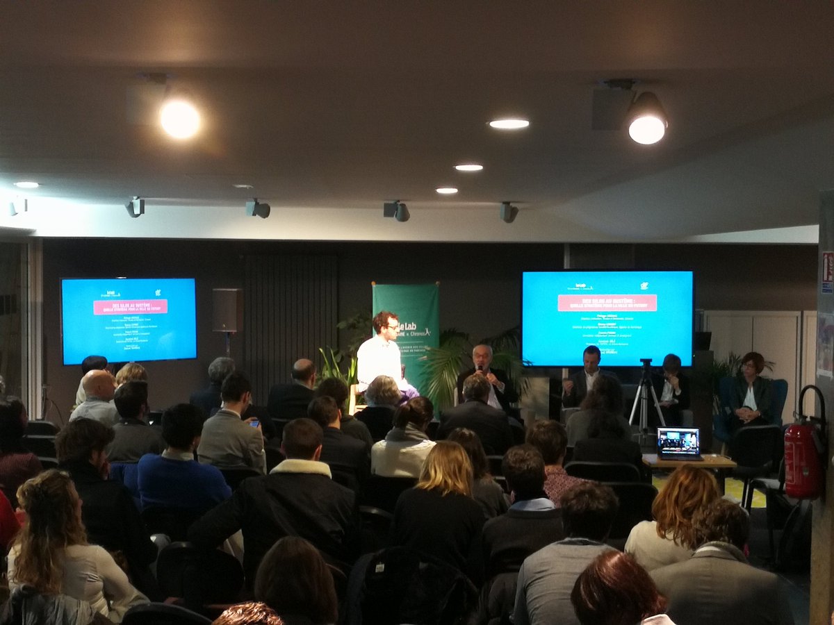 LeLabOSC's tweet photo. @SRoumeau @OlivierRazemon @castorama_fr @CGET_gouv @clementine_ma @transdevFR @salondesmaires .@francispisani : "fermez les yeux, imaginez du 11e au Grand Paris, c'est un territoire énorme. Regardez Bordeaux et l'échelle du territoire. Il faut penser les relations sur un territoire et non les flux" #sharitories #villesmoyennes https://t.co/JXkgbxlpaA
