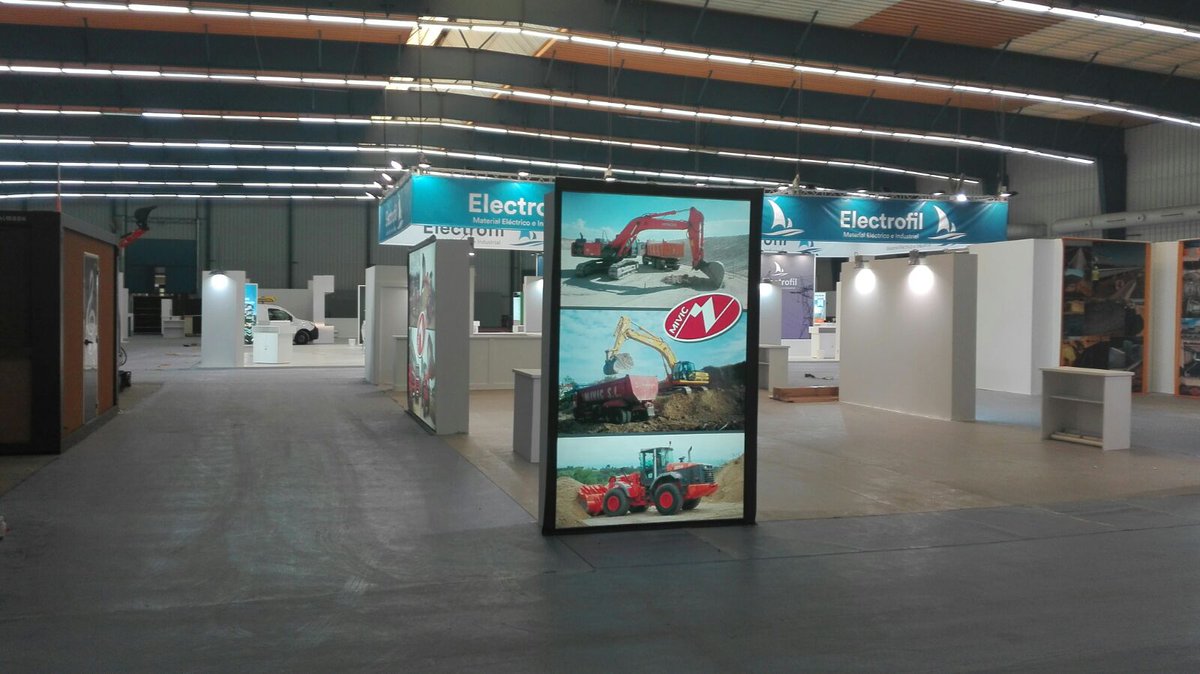 FiconFeval's tweet photo. FICON va tomando forma en el pabellón de @FEVAL_ 
Los expositores van ultimando detalles a dos días de la inauguración de la feria.
CONSIGUE ENTRADA GRATIS EN
https://t.co/ylaT2QCupz https://t.co/6Gq0sTZ5Rc