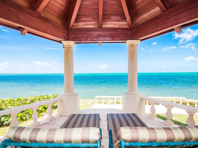 HandsomeIntl's tweet photo. Live at and enjoy the views from the highest point on Vista Del Mar in  West Bay of the Cayman Islands! For more information contact Handsome  Properties International 843-727-6460. https://t.co/vB5ExiTUNT #goals #homegoals #Beautiful #travel #TravelTuesday #luxuryrealestate https://t.co/SV2y2gzSPm
