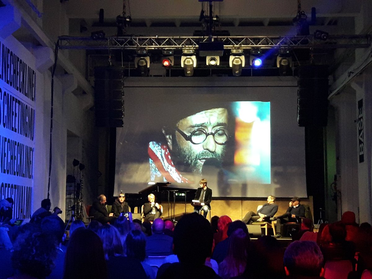 Infrana's tweet photo. Come è profondo il mare #33giriSkyArte #MusicWeek https://t.co/1MADdgLtTf
