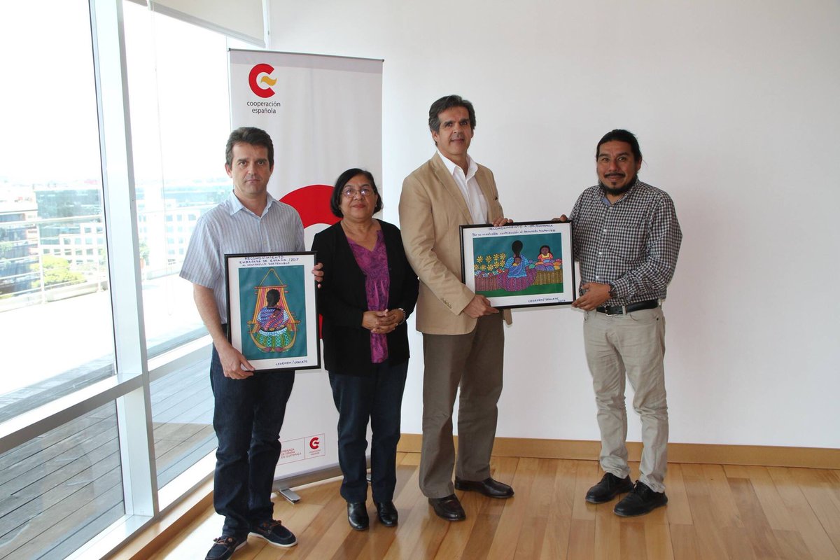 Entrega de Reconocimiento a Embajada de España y Oficina Técnica de Cooperación en Guatemala por Contribuir al Desarrollo Sostenible, CEDEPEM/ SERCATE