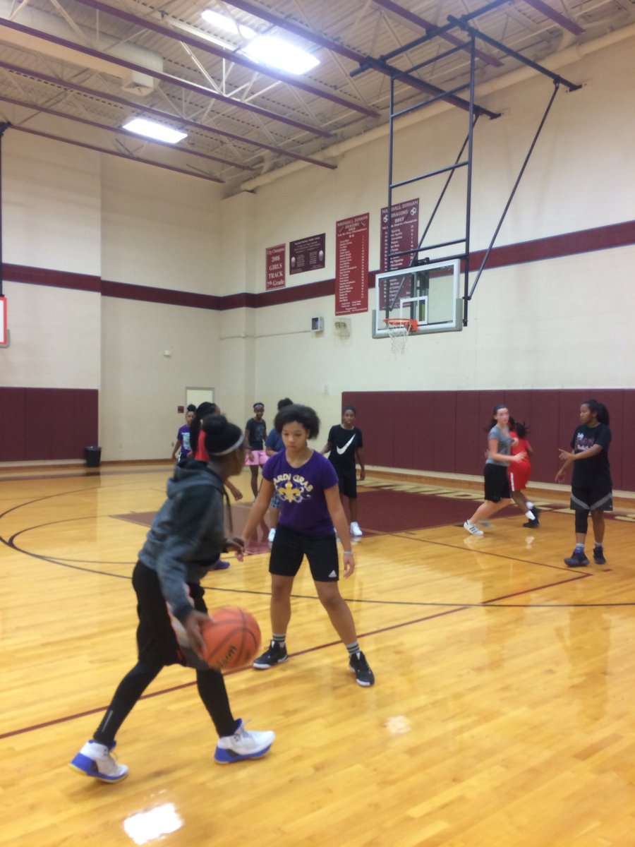 hallmathclass's tweet photo. Open gym, 7th vs 8th grade pick up game. Putting in some work on the break!!! #DurhamMS https://t.co/T238dnbXUc