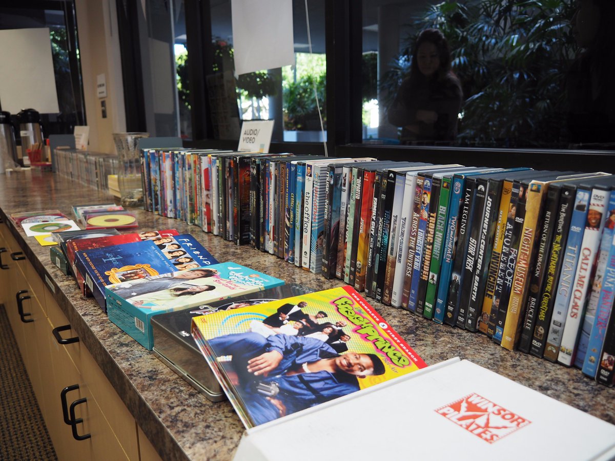 HTDCorg's tweet photo. #AUW Book Drive at #MIC96822 just starts! Join us for the #1 BEST DRAMATIC READING! Fiction books, children books, DVDs, CDs, coffee, donuts, and more! Please come and support @alohaunitedway! https://t.co/E1BmvRZ532