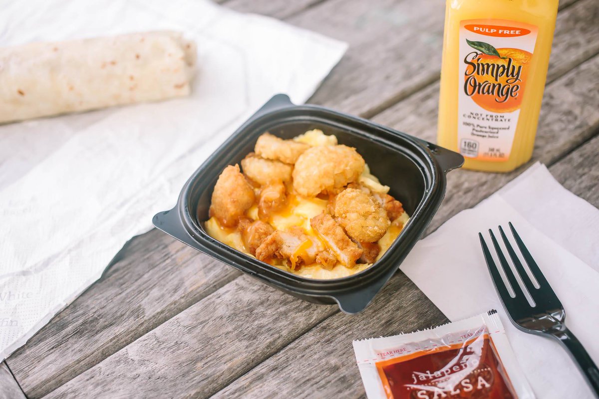 CFAVictory's tweet photo. When life gets scrambled enjoy a Hash Brown Scramble from Chick-fil-A of Victory Blvd. &amp; Yoder Plaza. #CFABreakfast https://t.co/SX4W0mLFNM