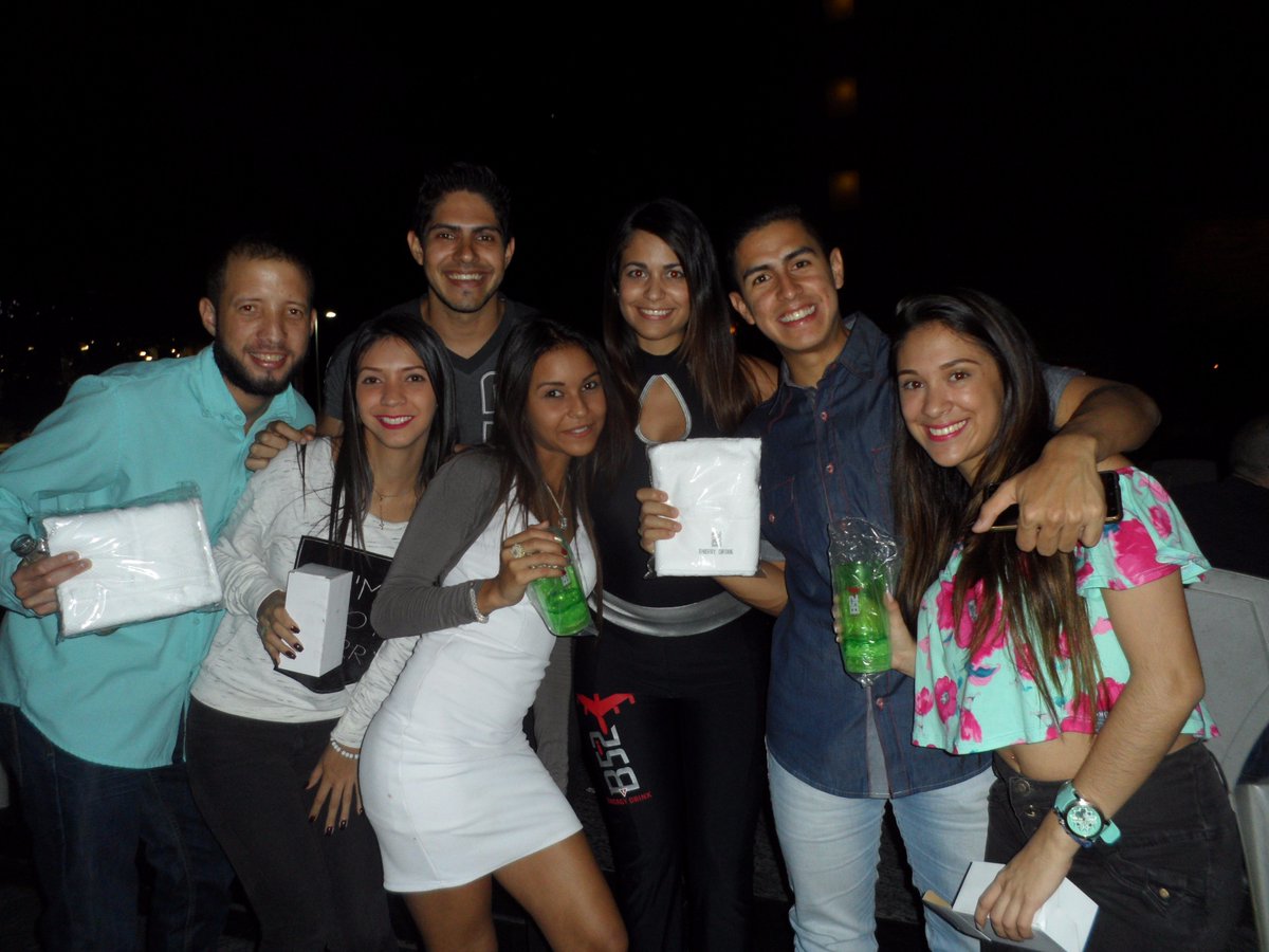 B52_VE's tweet photo. En nuestro Facebook podrás ver más fotos de lo que fue una #ExperienciaB52 #B52EnergyDrink #B52ContigoSiempre #AguantaLoQueQuieras  https://t.co/M46D1RFISl https://t.co/8n71pKWCUI