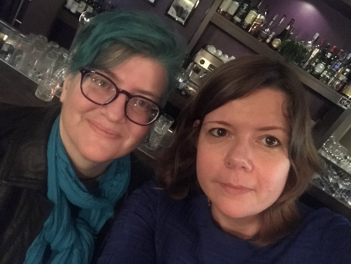 bettyfeenstra's tweet photo. Selfie vooraf met de spreker, ik was al een fan, maar nu helemaal! @mathbabedotorg #unfairalgorithms https://t.co/9Ll3nFMtQg