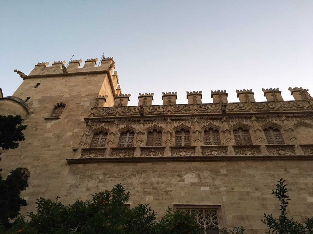 GuiasOficiales's tweet photo. Valencia y su patrimonio @UNESCO_es #LonjaDeLaSeda ven y descubre su #historia con nuestros #guiasoficiales 🙌🏻👍👌🏻 https://t.co/xvrQN8bFHF
