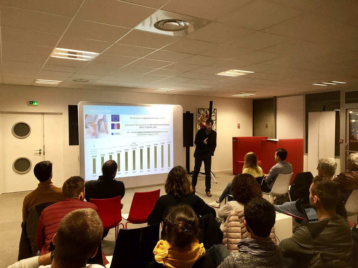 Unsmkl_LRMP's tweet photo. Benoit Ga dit Gentil ouvre la soirée et le Pr Jorgensen enchaîne sur les innovations en thérapie régénératrice ! @medicappconnect https://t.co/1VsJUdG6H4