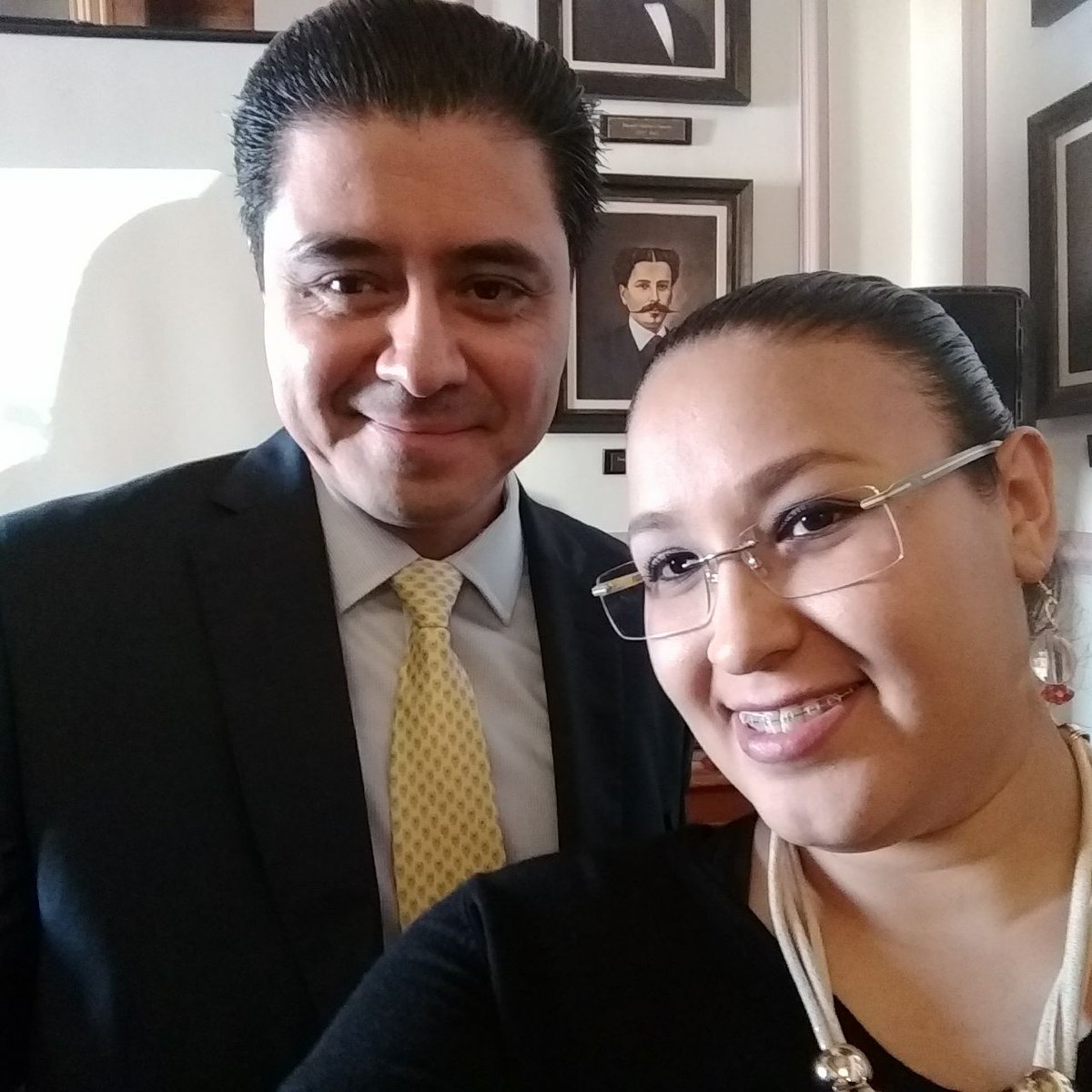 SipinnaCoatepec's tweet photo. El día de hoy, como parte de la comisión de coordinación de secretarias ejecutivas de Veracruz, fui invitada a la sesión ordinaria del SIPINNA Estatal donde el Lic. Rogelio Franca Castán, nos exhortó a continuar trabajando "con mayor compromiso y mayor dinamismo" https://t.co/BOuy8efUL8
