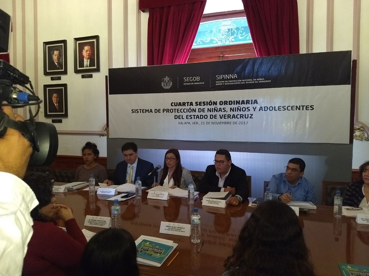 SipinnaCoatepec's tweet photo. El día de hoy, como parte de la comisión de coordinación de secretarias ejecutivas de Veracruz, fui invitada a la sesión ordinaria del SIPINNA Estatal donde el Lic. Rogelio Franca Castán, nos exhortó a continuar trabajando "con mayor compromiso y mayor dinamismo" https://t.co/BOuy8efUL8
