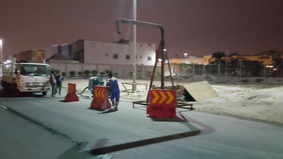 EasternEamana's tweet photo. أمانة #الشرقية | إتمام كافة الاستعدادات لاستقبال #موسم_الأمطار ؛ وتزويد المناطق الغير مدعومة بشبكات ومحطات تصريف بمضخات ومعدات سحب . https://t.co/ibKrSvLbmr