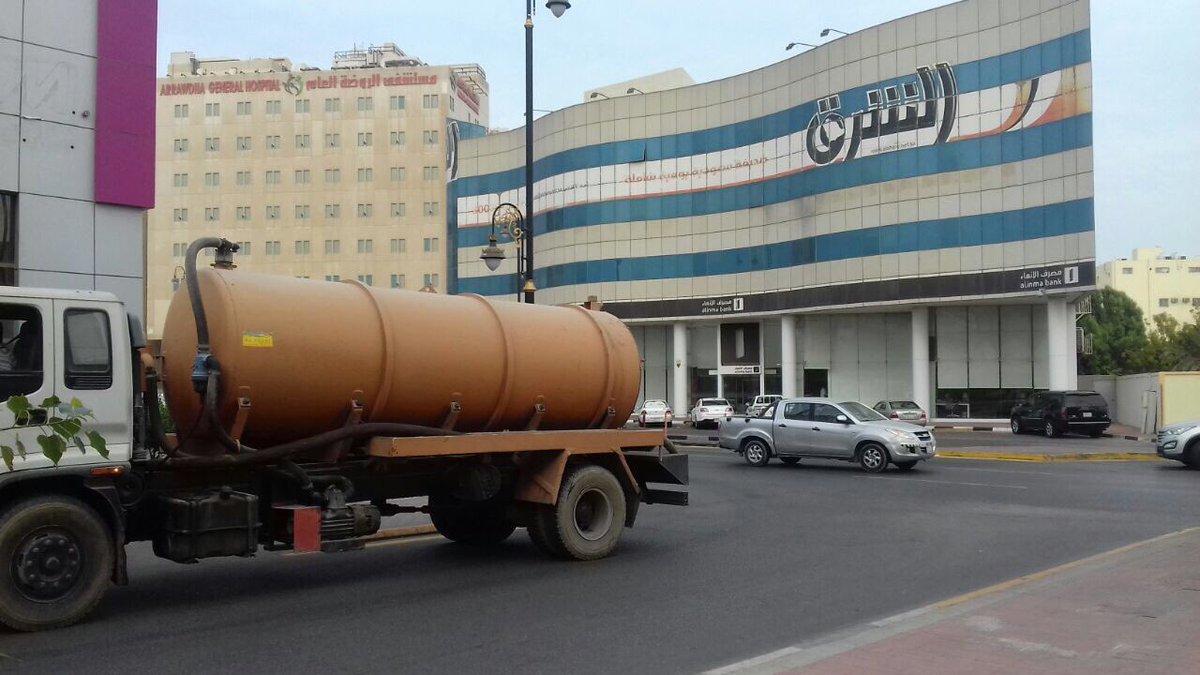 EasternEamana's tweet photo. أمانة #الشرقية | إتمام كافة الاستعدادات لاستقبال #موسم_الأمطار ؛ وتزويد المناطق الغير مدعومة بشبكات ومحطات تصريف بمضخات ومعدات سحب . https://t.co/ibKrSvLbmr