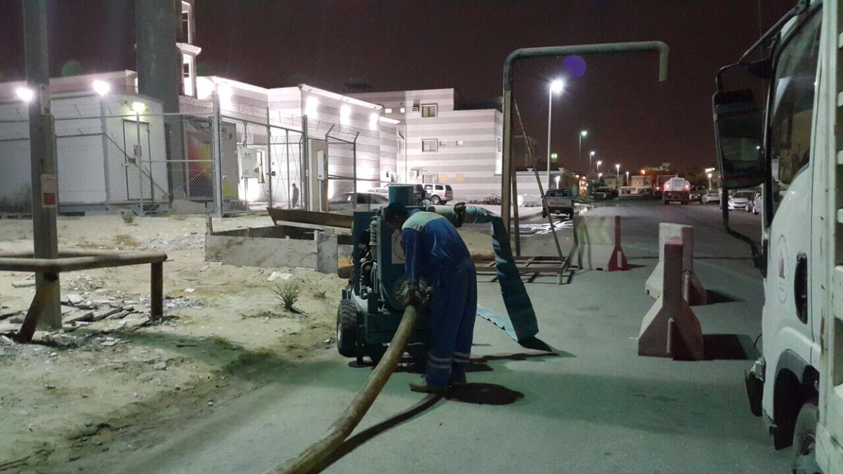 EasternEamana's tweet photo. أمانة #الشرقية | إتمام كافة الاستعدادات لاستقبال #موسم_الأمطار ؛ وتزويد المناطق الغير مدعومة بشبكات ومحطات تصريف بمضخات ومعدات سحب . https://t.co/ibKrSvLbmr