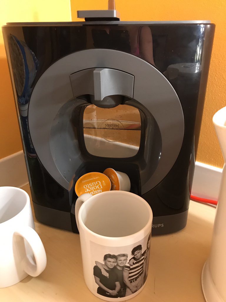 rachel_lumberg's tweet photo. @RegandVic Snap! #touressentials 👍#DolceGusto https://t.co/WFqdZGHnbm