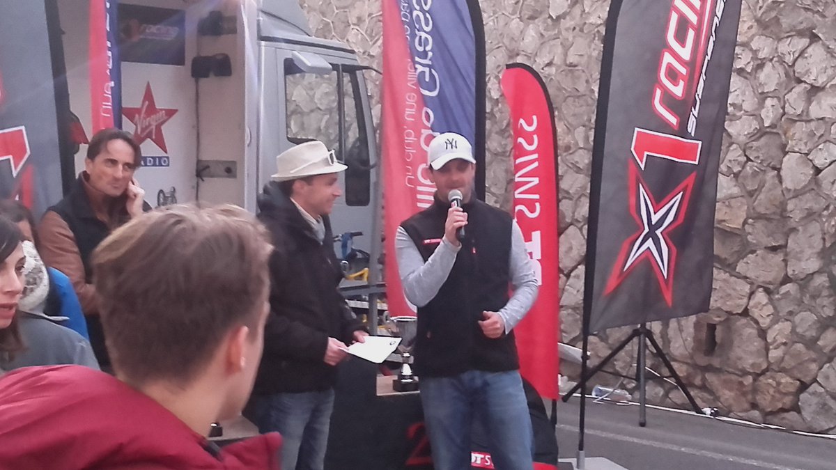 JEANRENELAGET's tweet photo. Jérôme #Viaud a récompensé Tomas #Slavik, Nicolas #Quere et José #Borgues , podiumistes de l' #UrbanDH 2017 - #Grasse #Grasse06 #CAPG #AlpesMaritimes #France - #RPF #RPR #Laget https://t.co/hM1TEdJNFd