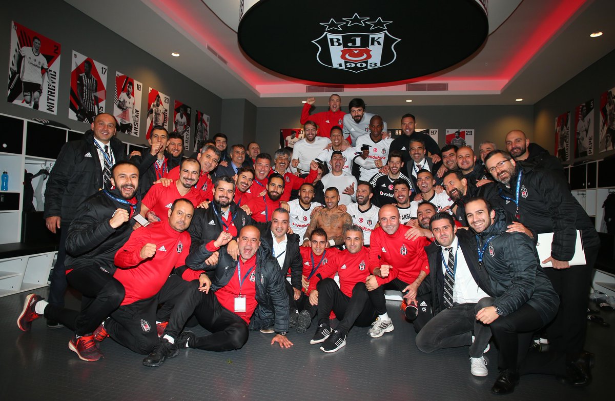 Şampiyonlar Ligi tarihinde gruptan lider çıkan ilk Türk takımı #Beşiktaş