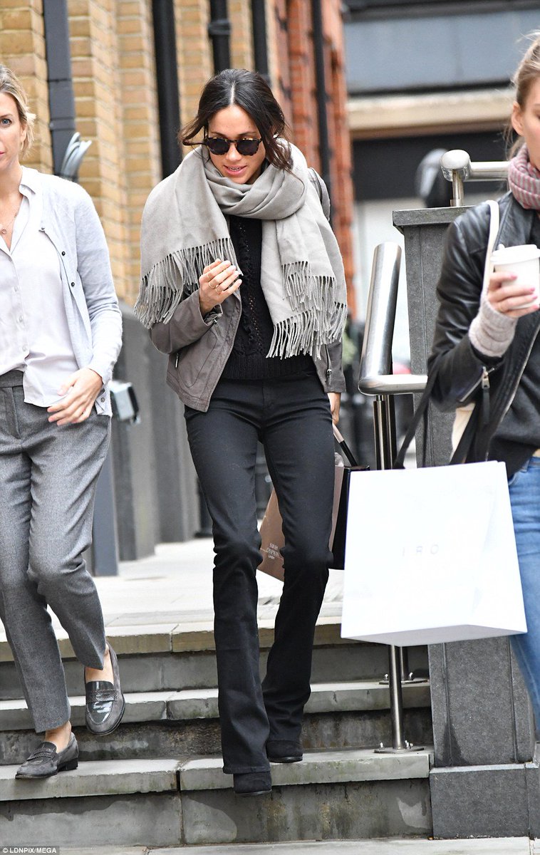 MeghansMirror's tweet photo. Meghan was wearing her @FinlayandCo Percy sunglasses while out today in London https://t.co/nfW0lA3vDK https://t.co/h7JtpzBVNT