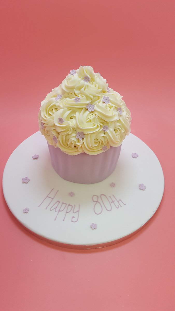 CakesRuth's tweet photo. A perfectly pretty giant cupcake - perfect for a special birthday. https://t.co/CqZSzrwg2k