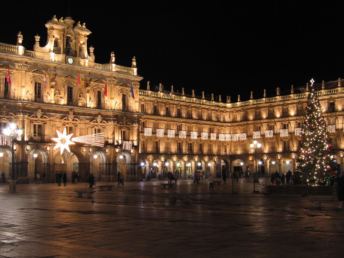 EspanaEnLatam's tweet photo. Salamanca #PlazaMayor Square!
Undoubtedly one of the most beautiful #squares in #Spain and in the world and one of the best examples of Baroque architecture in the Peninsula.
Today, this square is one of the most lively and popular places in #Salamanca. 
 #ChristmasInSpain https://t.co/FnhlkVfSMv