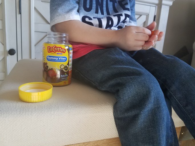 beckyrjm's tweet photo. #freesample Give your child a vitamin they’ll love&amp;you’ll trust with Lil Critters #GummyVites https://t.co/ojxEAivErM https://t.co/IXQoat92U1