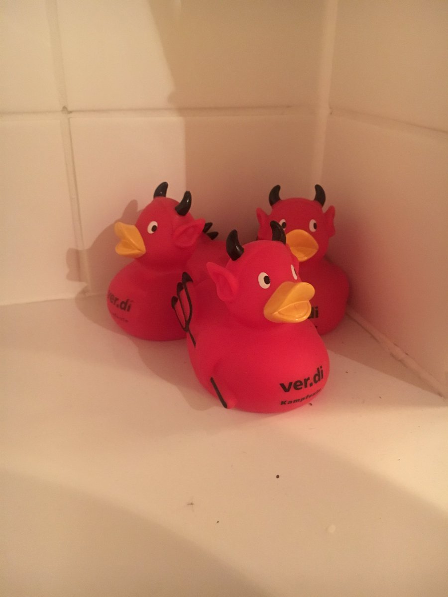Three rubberducks as "devils", with "ver.di" union logos.
