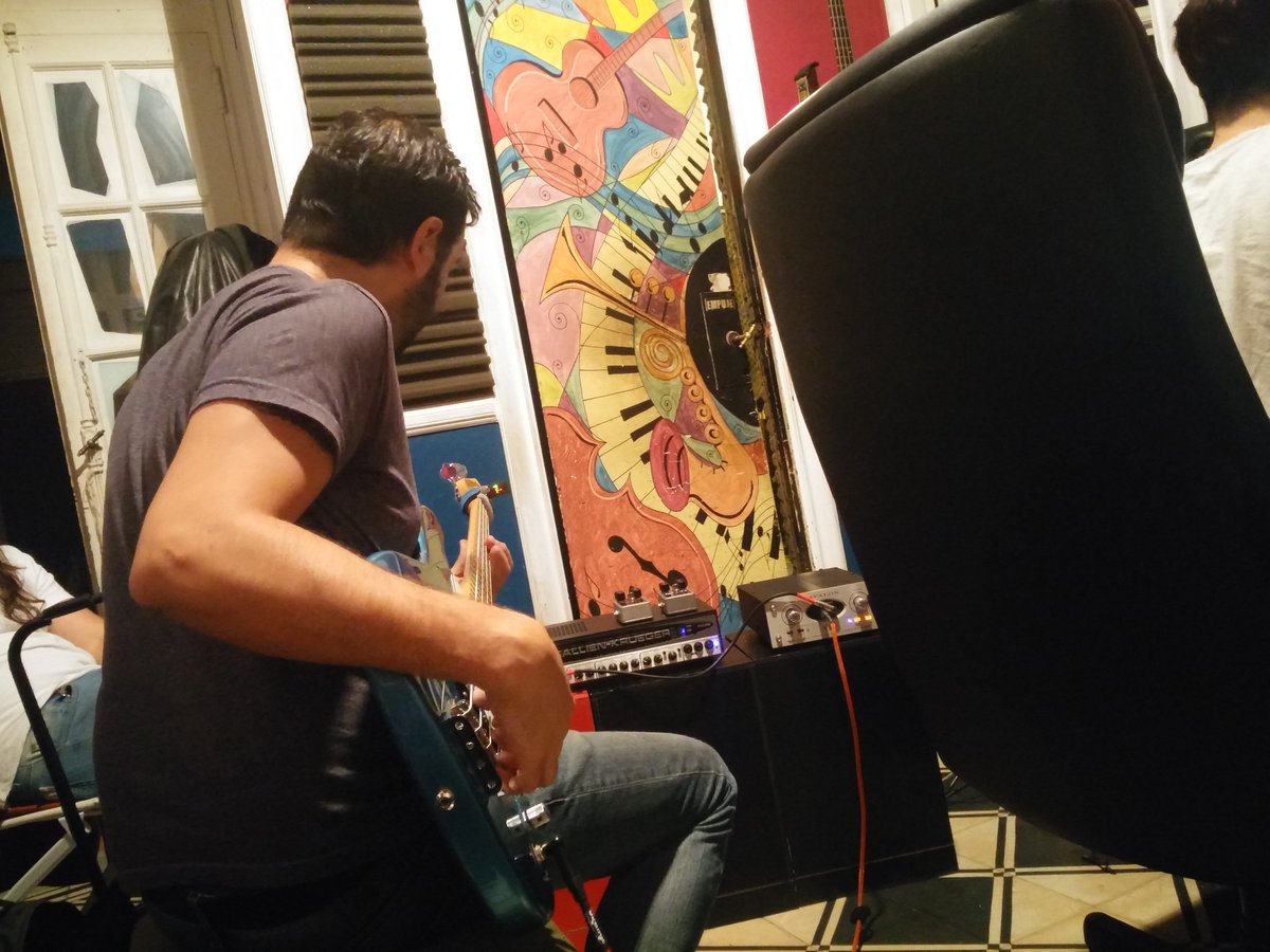 CuervoDiablo's tweet photo. ★Cuervo Diablo★
Grabación Bajos / Basses Recording - Martín Gorini

@Fender #jazzbass #mapleneck @GallienKrueger #rb700 @avalondesignusa @AvalonDesignInc @EHX https://t.co/dKGeK1EV8b