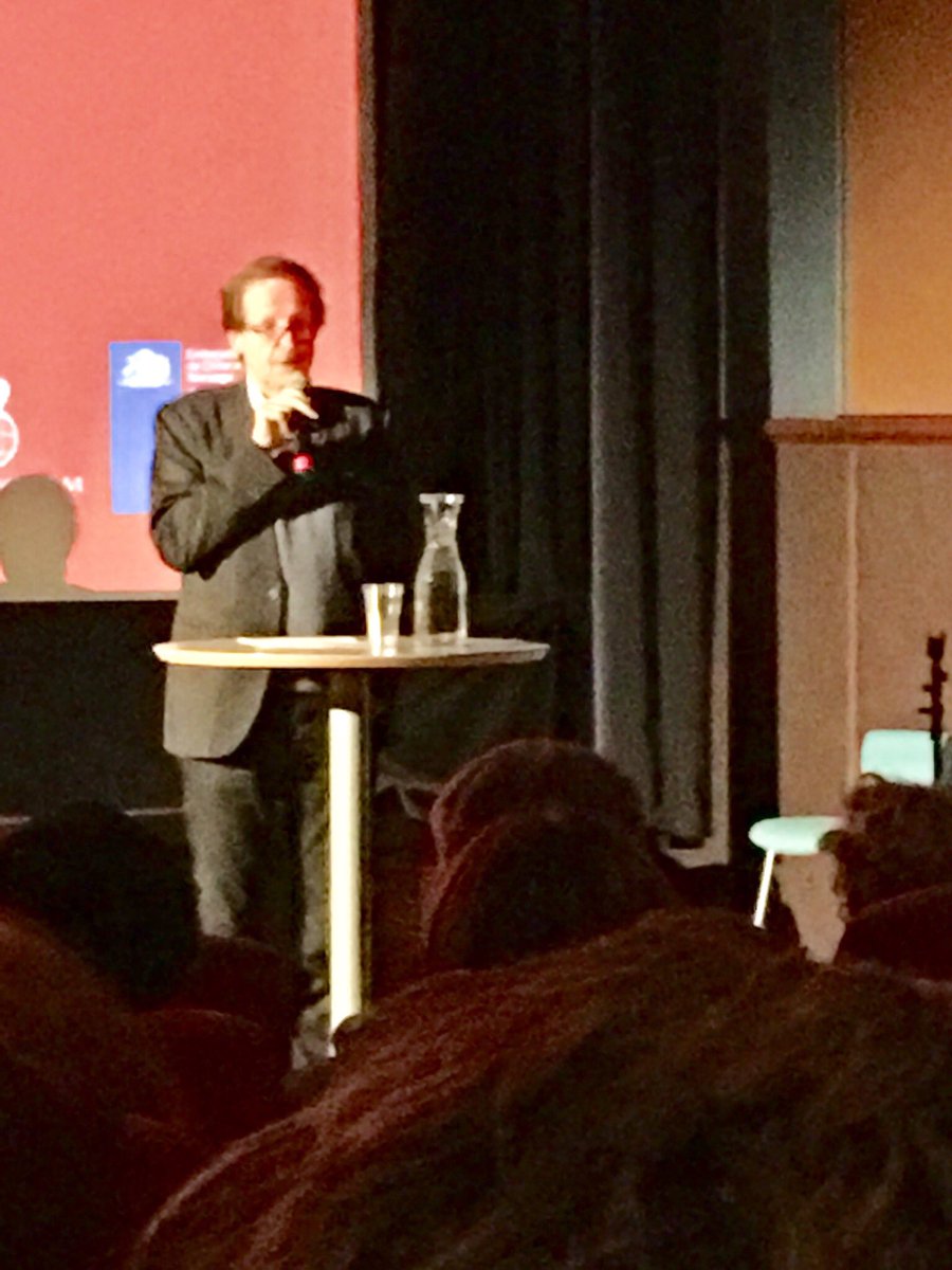 Rodsmo's tweet photo. Kjartan Fløgstad og Chiles ambassadør @ErnestoWcoutts innleder under Norges-premieren av filmen NERUDA. Gå se den! @peliculaneruda https://t.co/wq9x1iHzpW