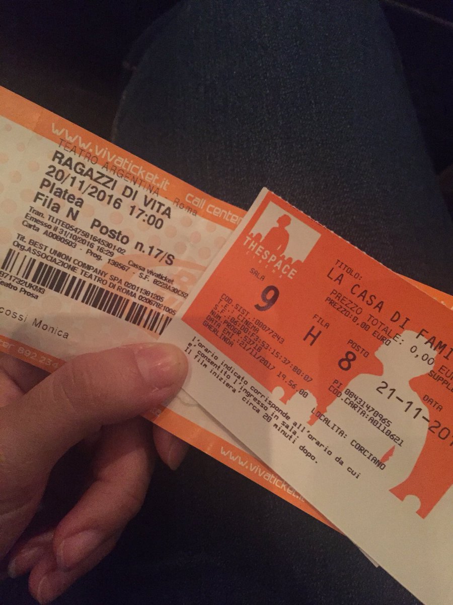 MoniBuco's tweet photo. Quando un anno fa andavo a teatro a vedere Lino, e quindi per non farsi mancare nulla vai a vedere #LaCasaDiFamiglia al cinema, e niente fantastico come sempre! @LinoGuanciale al 🔝 https://t.co/HLO87IfC0F