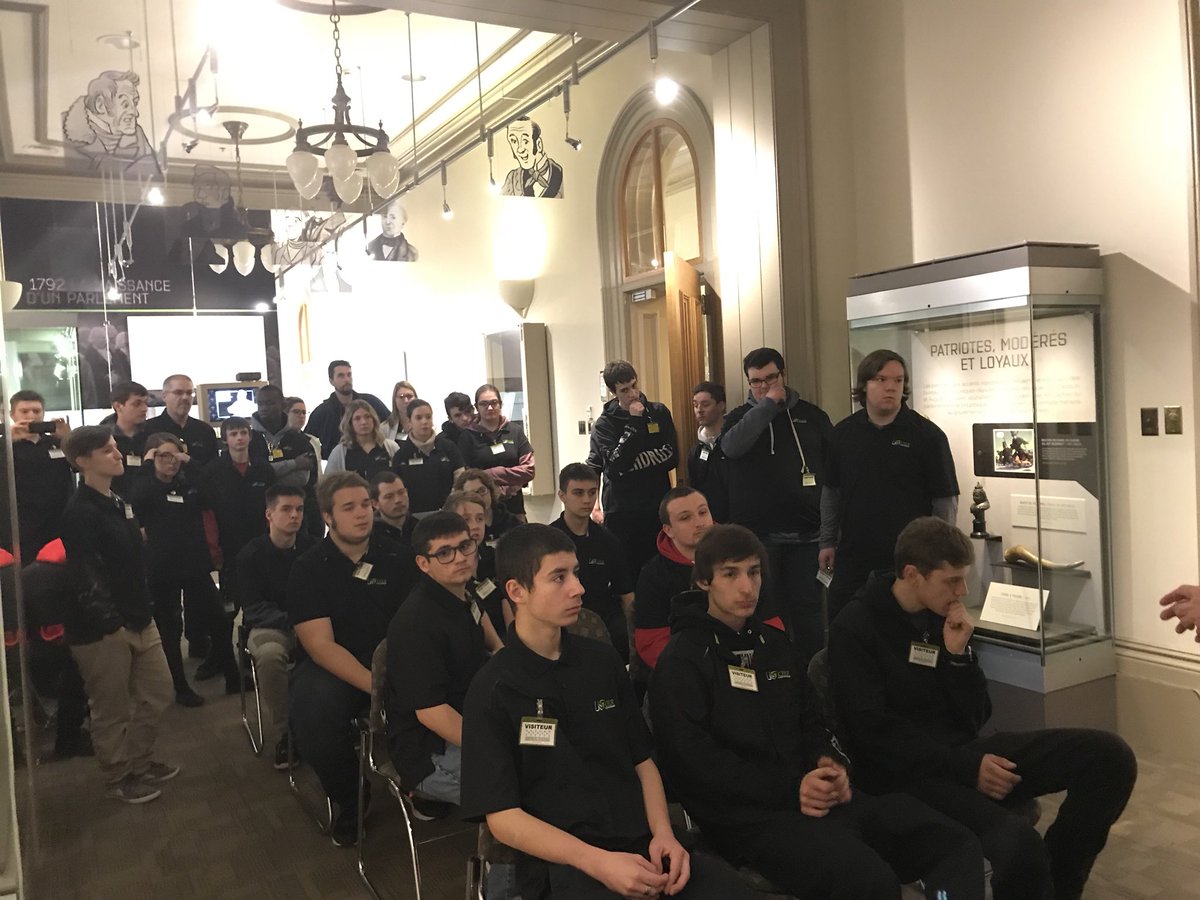 MarcPicardQc's tweet photo. Bonne rencontre avec des étudiants du CFER de Charny. Merci pour votre visite à l’Assemblée  Nationale. #caq https://t.co/mM8TJqec4h