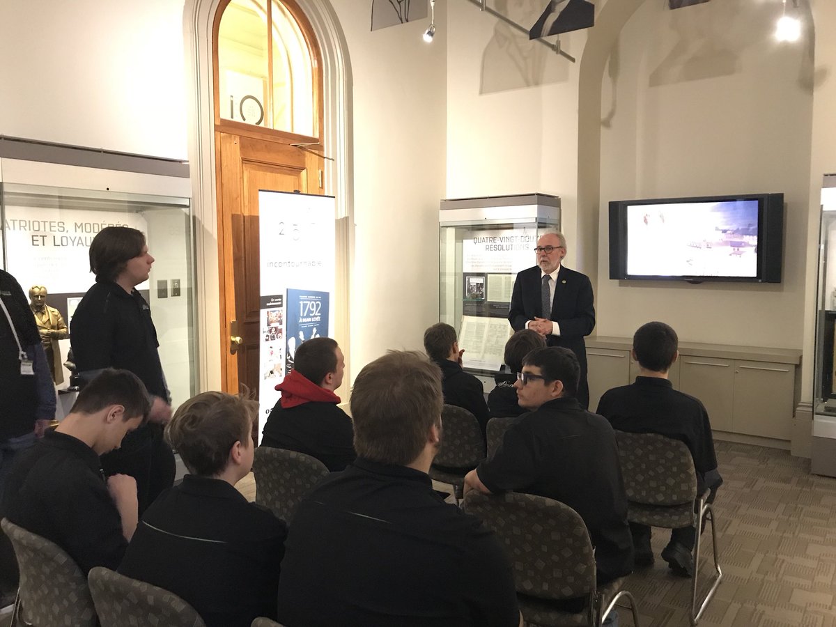 MarcPicardQc's tweet photo. Bonne rencontre avec des étudiants du CFER de Charny. Merci pour votre visite à l’Assemblée  Nationale. #caq https://t.co/mM8TJqec4h