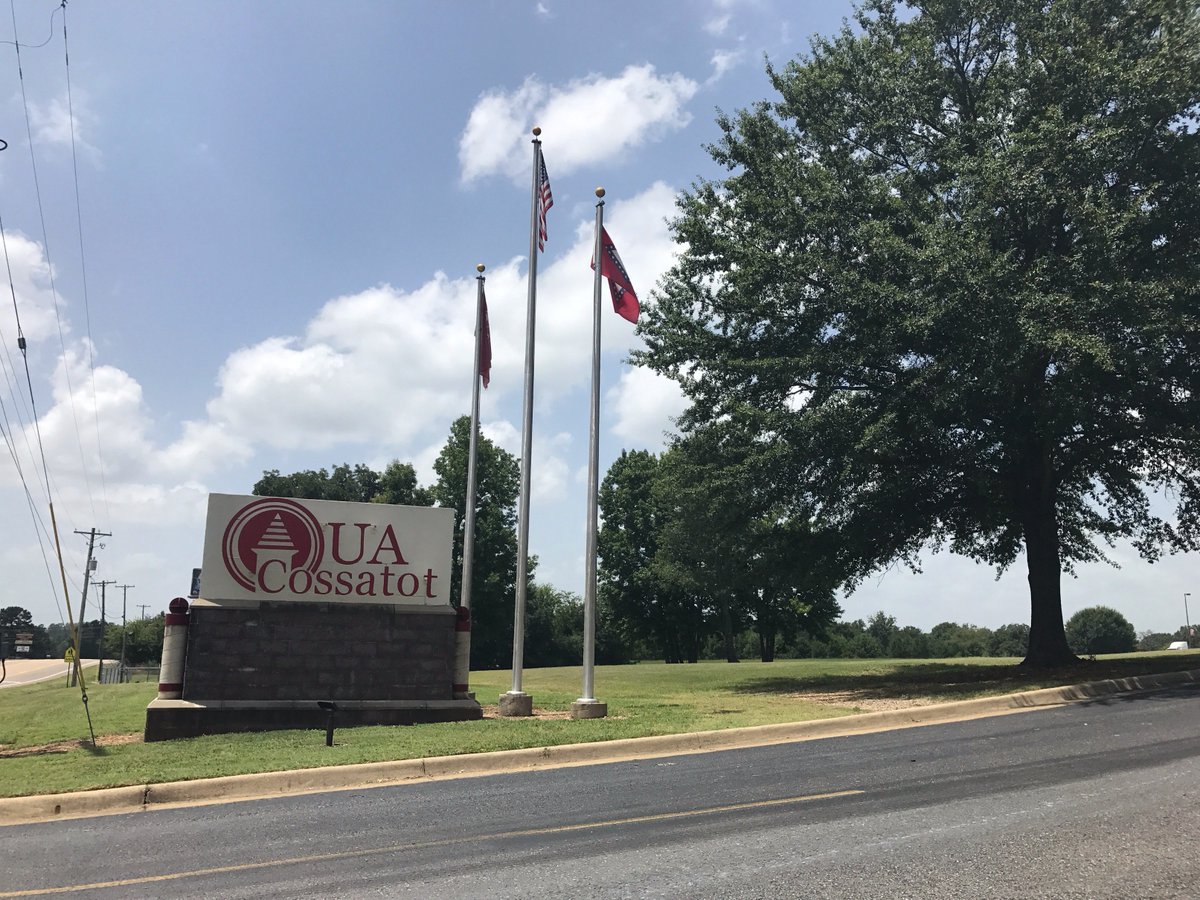 ExpectMoreAR's tweet photo. At its campuses in De Queen, Nashville, & Ashdown, @UACossatot prepares graduates from across SW Arkansas for careers in nursing, manufacturing, welding, education, business, accounting, psychology, agriculture & more.
Get to #KnowThe22: https://t.co/EOn26MQnuD https://t.co/KywdFTkc95