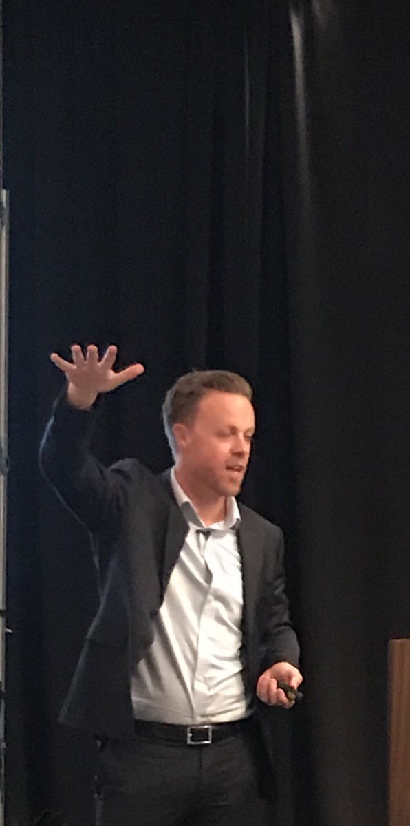 teachabed1's tweet photo. @simonbreakspear sharing with #AbEd school leaders on leading deep change at #LEA2017 of @Alberta teachers ! https://t.co/KYX4t4Ossr