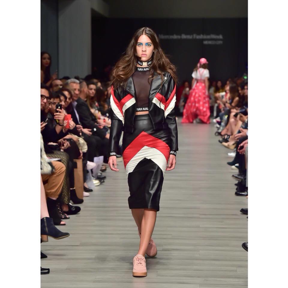botiquindestilo's tweet photo. Es imposible no amar la colección #SS17 del hidalguense #IvanAvalos @fashionweekmx #MBFWMx https://t.co/B02LAgjnmK