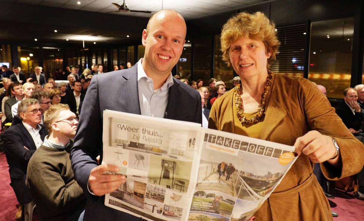 Take_off_mgz's tweet photo. Vanmiddag werd het eerste exemplaar van Take-off gepresenteerd. Het magazine wordt gratis verstrekt aan alle passagiers van luchthaven Eelde. Dina Boonstra van NDC mediagroep en Bowy Odink van Groningen Airport Eelde genieten van het eerste nummer. Foto: Jan Willem van Vliet. https://t.co/QxBShljEQb