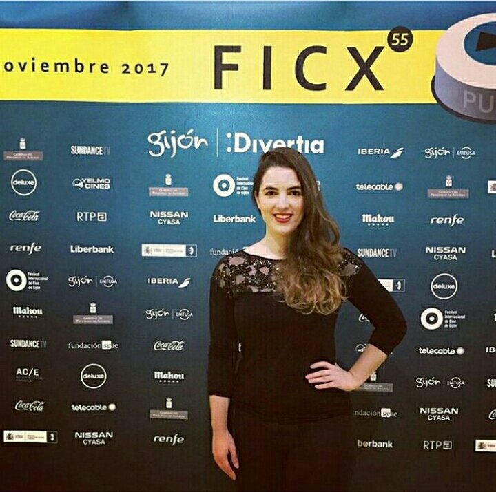 huelgalvarezher's tweet photo. La #directora #actriz @CarolReynoso_ en el estreno #hoy de su corto #Shit en @Gijonfilmfest #pantallagrande #codirectora https://t.co/ZbEIs8stHK
