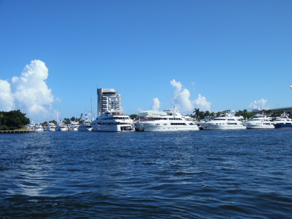 JoeVsFTL's tweet photo. #Yachting during the Holidays! What a great time to be out on the Water!
If you have #Boat life rings, furniture, mechanical parts, or even interior parts, perhaps we can refinish them for you to give as #ChristmasGifts!
See more in our Website Galleries~https://t.co/w0zMUsZlcX https://t.co/qD10Pa1Y27