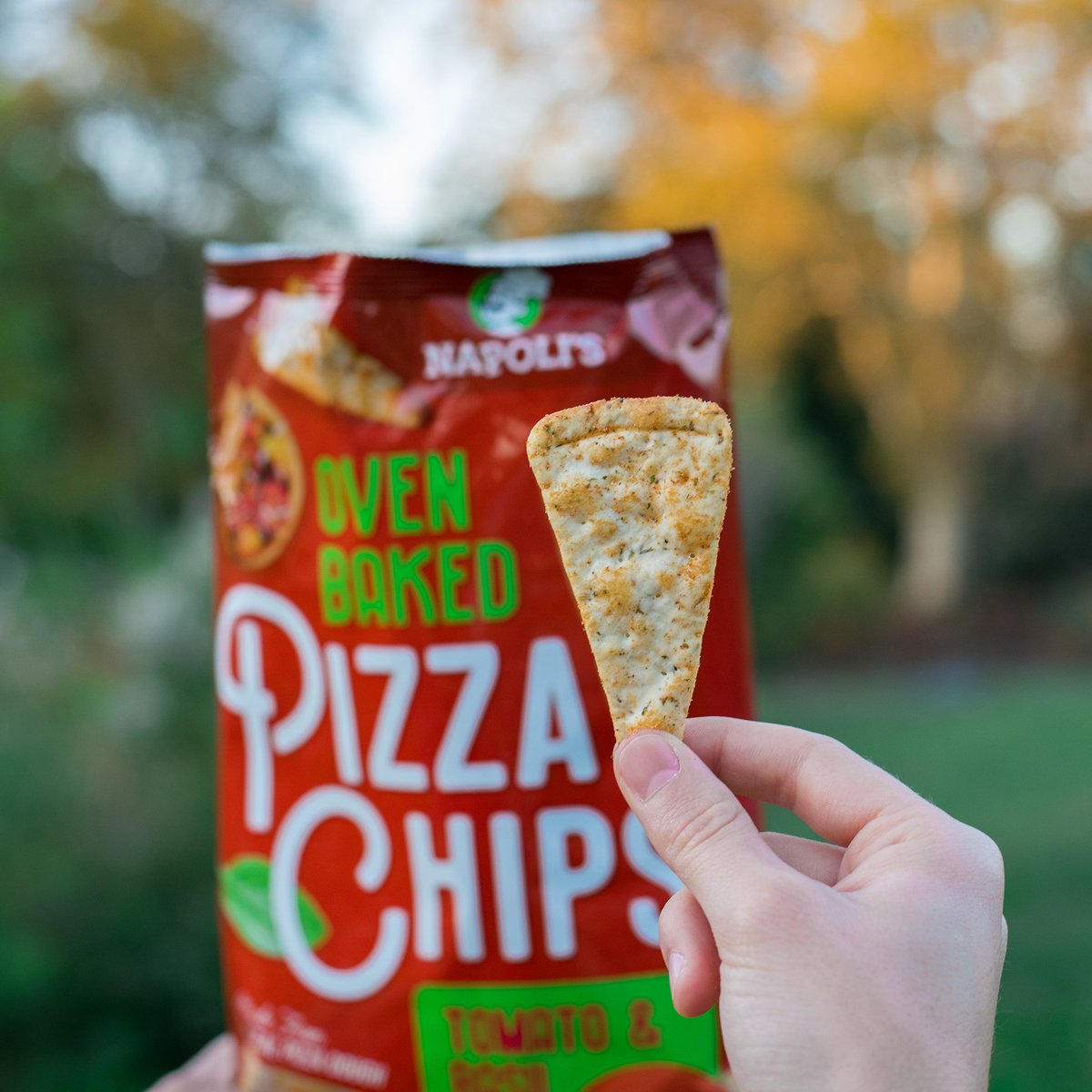 UrthBox's tweet photo. Who wants pizza?! 🙋 Let's be honest, we all want the za 🍕 thank you #HelloDeliciousBrands for making these amazing pizza chips made from real pizza dough 🙌  #SnackSpotlight #UrthApproved #pizzachips #ovenbaked #delisnack #dippable #pizza https://t.co/v3EP5oyQFj