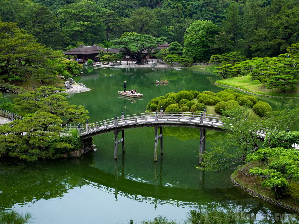 ow.ly/l0zr30gIntZ Ritsurin Koen, one of the most beautiful gardens in Japan #RitsurinKoen #Japan #travel #vacation #traveltips