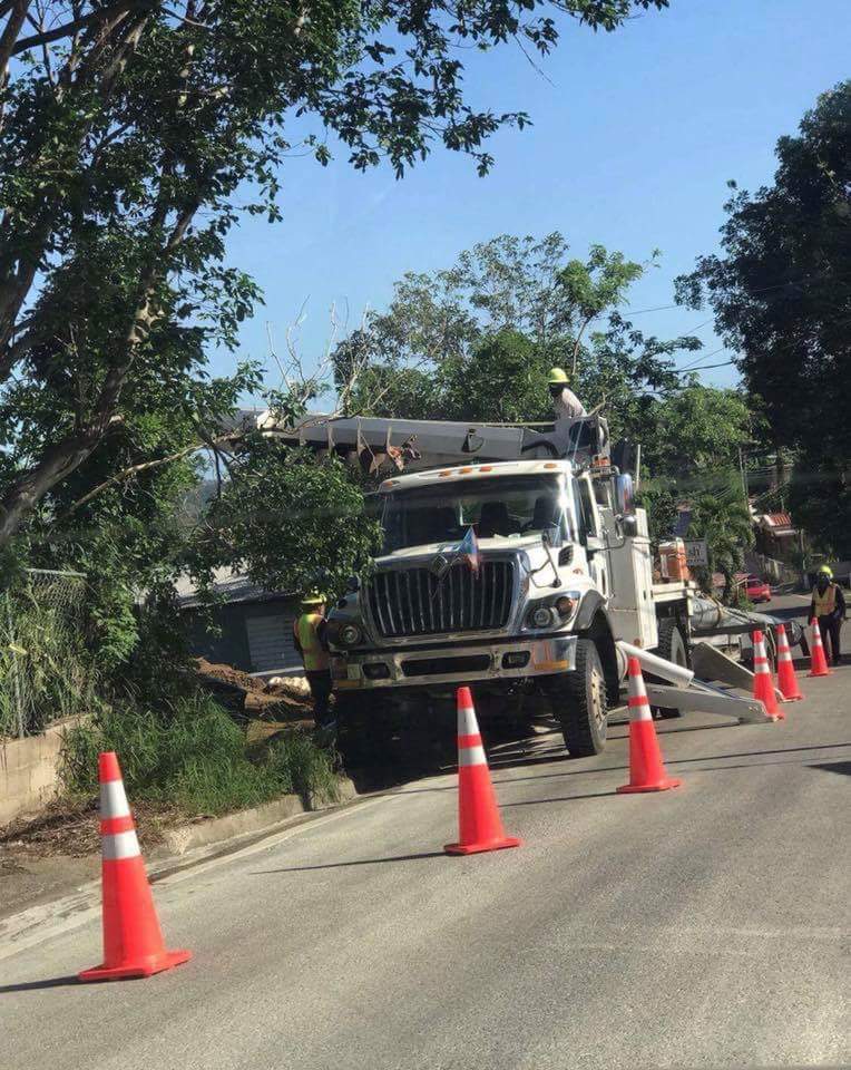 utieroficial's tweet photo. Instalacion de torre en la Cuesta Los Padilla, Almacigo Alto, Yauco X el #TeamUTIER y #VamosAPrenderAlPais @jaramilloutier y seguimos. https://t.co/Xk9EAg5qBR