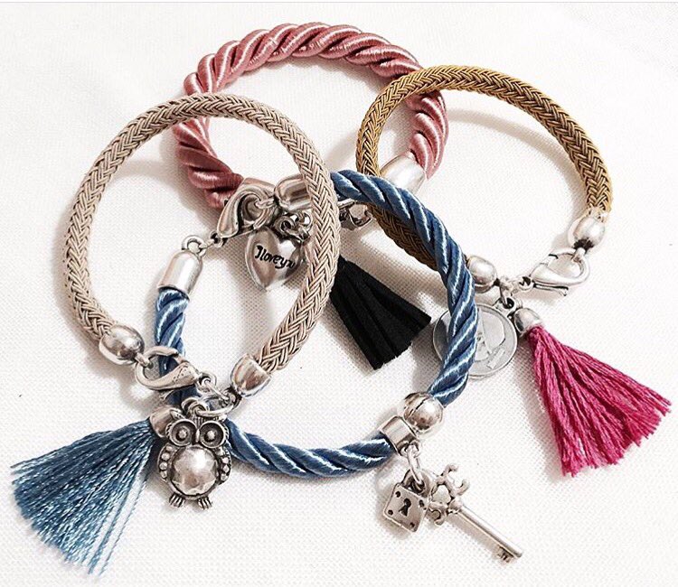 jelenpm's tweet photo. Lovely bracelets, what’s your favorite? #Bracelets #gifts #jewelery #friendship #bohochic #fashionblogger https://t.co/u2kC9IBaVu