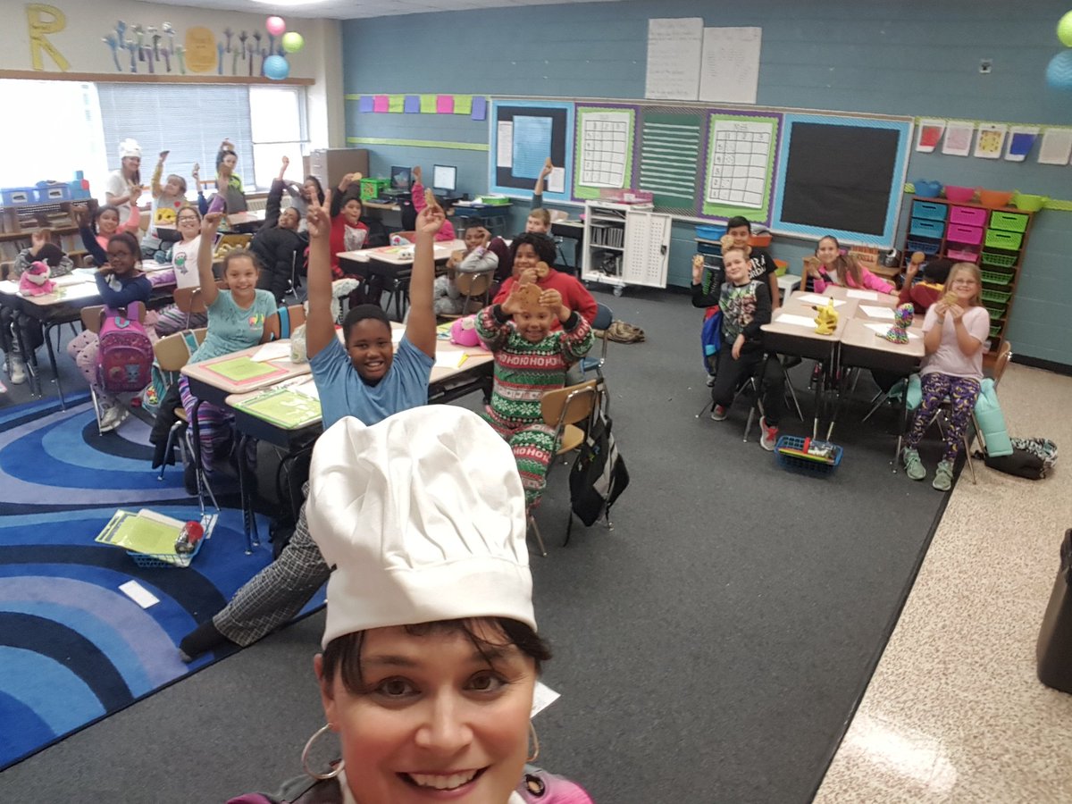 ECUcrystalECU's tweet photo. These 4th graders @FranklintonElem enjoyed earning their cookie today with the area model challenge. @FCSchoolsNC @rhondaschuhler #FCSontherise https://t.co/BRFg1z59Wg
