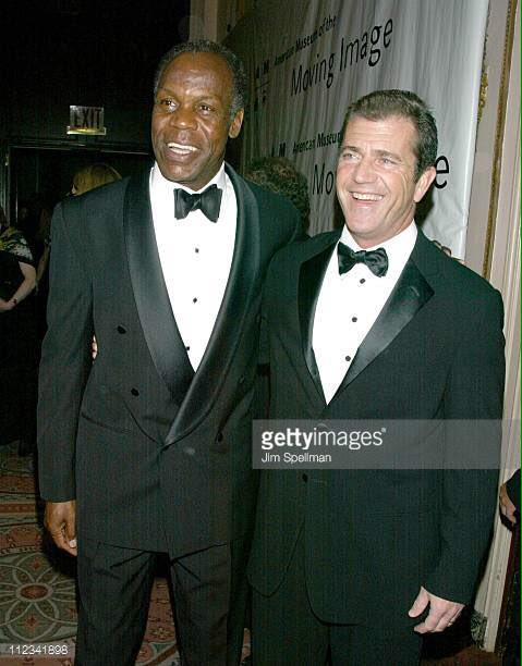 Classic_picx's tweet photo. Jimmy Carter meets Robert Mugabe in August 1980. #MugabeResigns (GettyImages) https://t.co/URmcd9kIwX