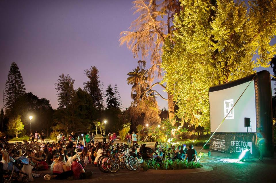 Fabula_prod's tweet photo. ¡Si te perdiste #UnaMujerFantástica ahora podrás verla! 
Con motivo del #DiaDelCineChileno, habrá una función al aire libre en el Parque Almagro + pop corn gratis, éste sábado 25 a las 20:30 hrs y podrá ser vista gracias a #EfectoPedal (cine hecho con la energía de bicicletas) https://t.co/Lr0t8ccP3H