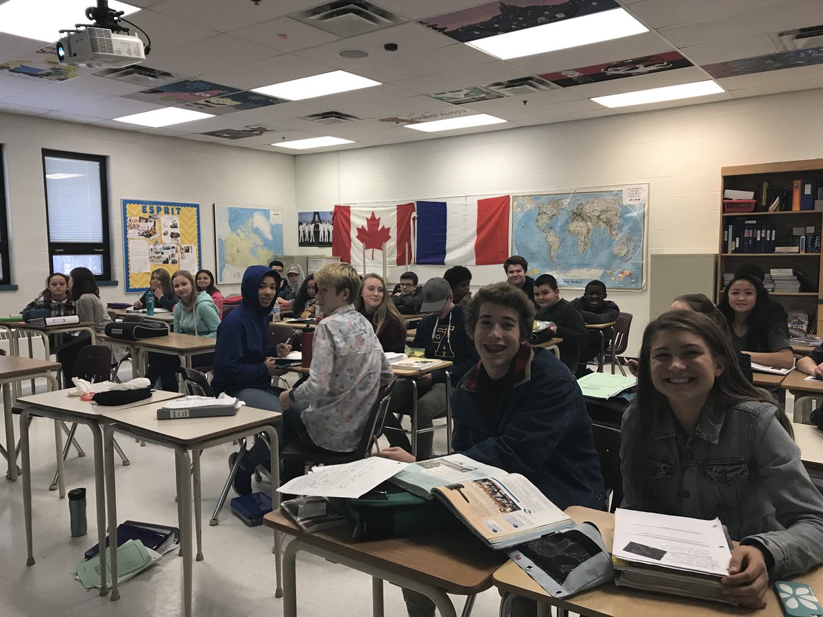 ESSMY2's tweet image. ESSMY students start module one in a six module series on mental wellness.  Impacting student Wellness!  #gsacrdproud me at health matters!