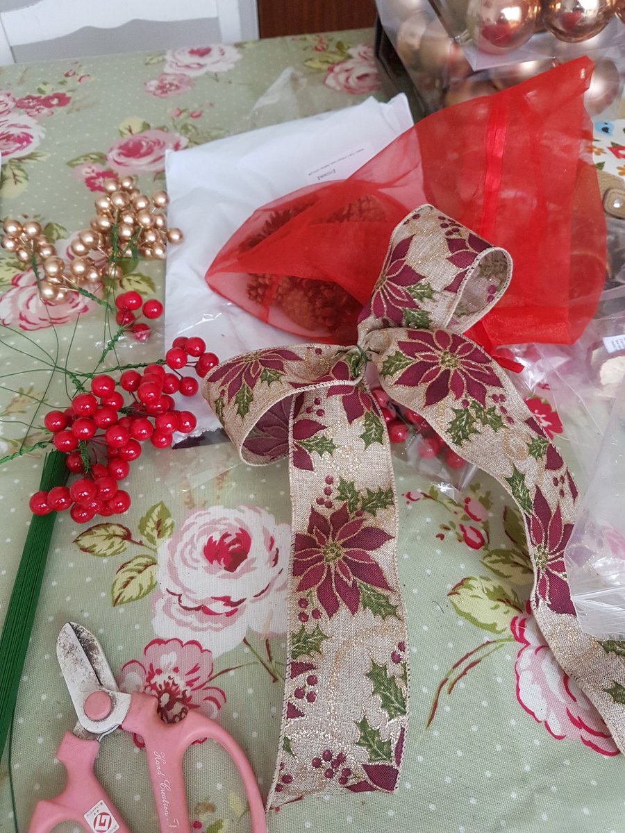 infinitybouquet's tweet photo. Preparing for next week's orders. First lot of wreaths will be going out to customers. #lovechristmas #christmaswreath #Wreath #Flowers https://t.co/0oAobjOn3b